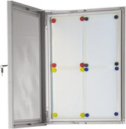 Basic Schaukasten geöffnet mit Magneten