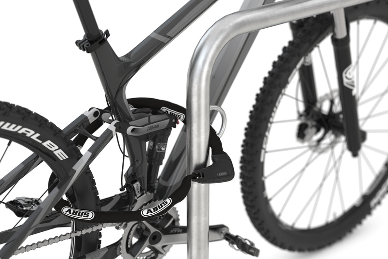 Anlehnbügel Trust | Sicher, stabil und flexibel Detail Schlossbefestigung